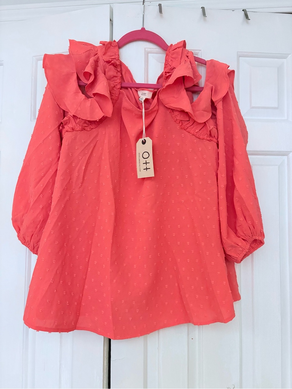 NEW with tags Coral cold shoulder long sleeve Ruffle Swiss Dot Blouse -size xl